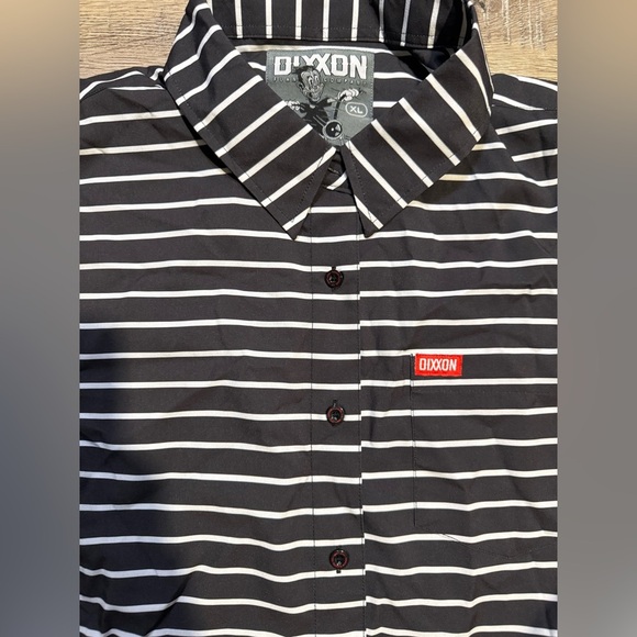 Dixxon Women’s Button Up NWOT - Picture 2 of 8